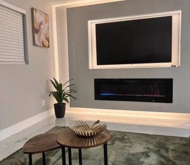 West Palm Beach Villa | Tropical Luxury Paradise - Fully Renovated in WPB