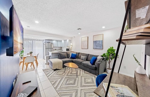 The Roads Apartment | Tropical Oasis Co-living in Little Havana