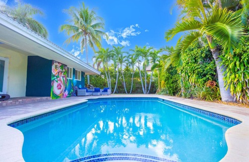 South Corals House | Tropical Oasis Heated saltwater Pool 6min to beach