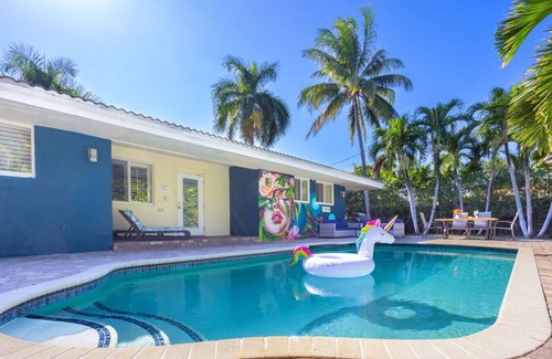 South Corals House | Tropical Oasis Heated saltwater Pool 6min to beach