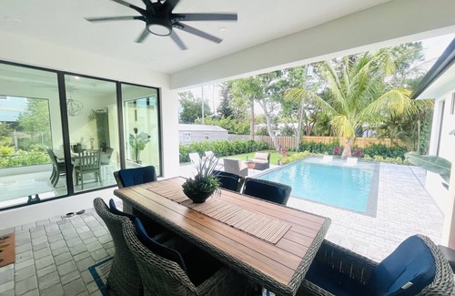 Central Naples House | Tropical Oasis! New Construction! In the Heart of Naples! PET FRIENDLY!