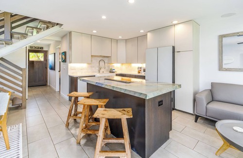 Downtown Lahaina House | Tropical Oasis, Oceanview, new remodel, 3 bed, 3 bath, w AC, pool.