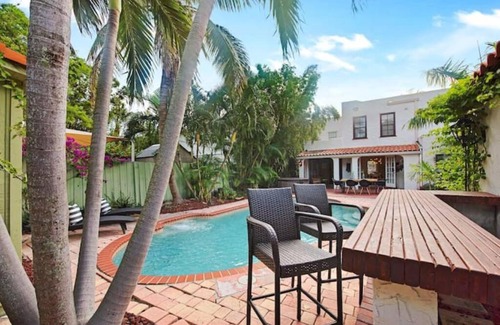 Old Northwood Historic District Villa | Tropical Oasis: Spanish Villa with Guest Cottage!