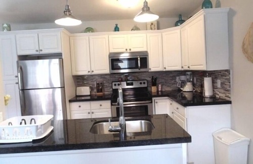 Dolphin Isles Apartment | Tropical oasis 1 bed 3 min walk to beachnStay 1 week save 10% 1 month save 20%