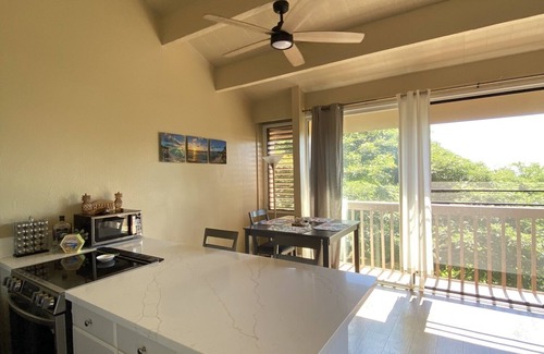 Makaha Valley Condo | Tropical Ocean View Retreat