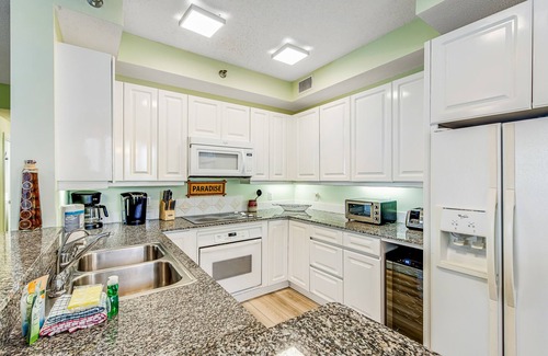 Navarre Beach Condo | Tropical oceanfront condo with central AC, pool & gym