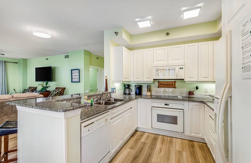 Navarre Beach Condo | Tropical oceanfront condo with central AC, pool & gym