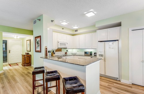 Navarre Beach Condo | Tropical oceanfront condo with central AC, pool & gym