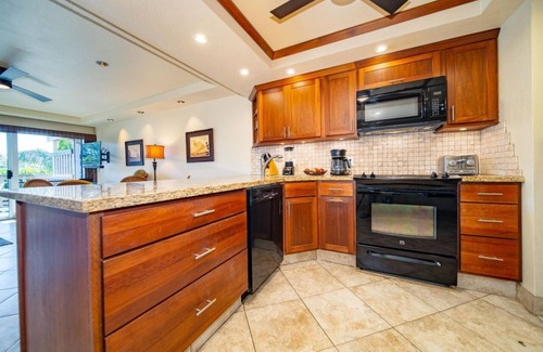 Kahana Condo | Tropical Oceanfront Retreat - 2 Bedrooms & A/C