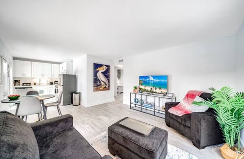 Coral Ridge Apartment | Tropical Paradise + POOL & PATIO