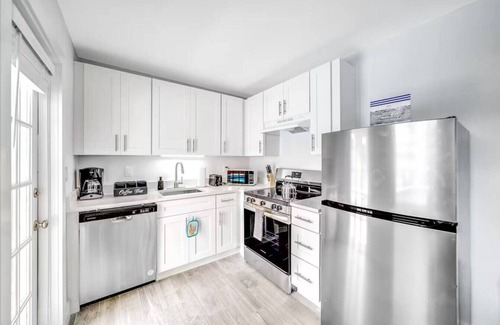 Coral Ridge Apartment | Tropical Paradise + POOL & PATIO