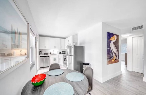 Coral Ridge Apartment | Tropical Paradise + POOL & PATIO