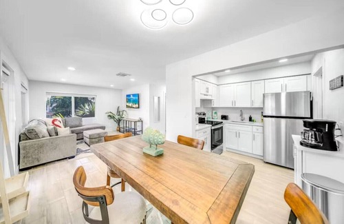 Coral Ridge Apartment | Tropical Paradise + POOL & PATIO