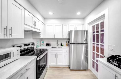 Coral Ridge Apartment | Tropical Paradise + POOL & PATIO