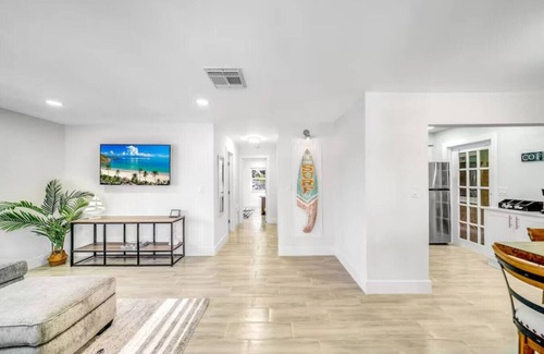 Coral Ridge Apartment | Tropical Paradise + POOL & PATIO