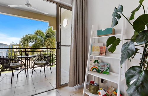 Westcourt Apartment | Tropical Paradise Cairns - 9 Pools Gym BBQ