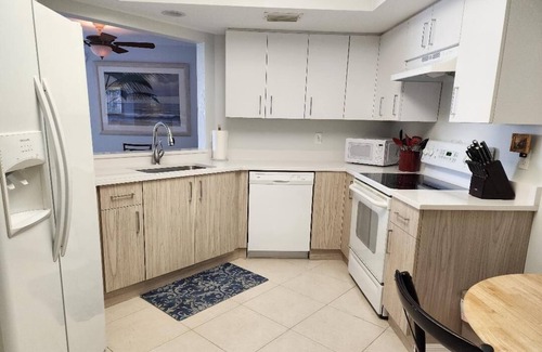 Pelican Bay Condo | Tropical Paradise Vacation at Valencia in Pelican Bay. BOOK NOW FOR 10% DISCOUNT