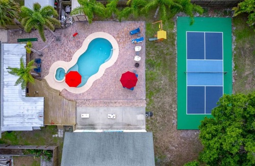 June Park House | Tropical Paradise w/Pool |Spa| Pickleball | Beach