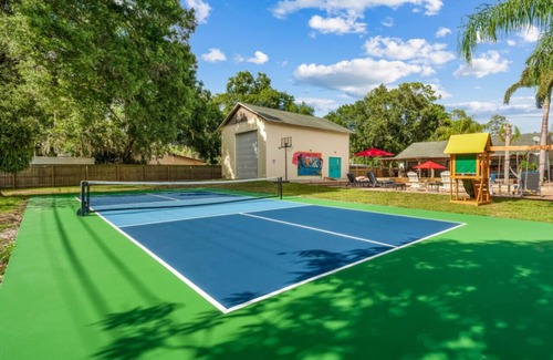 June Park House | Tropical Paradise w/Pool |Spa| Pickleball | Beach