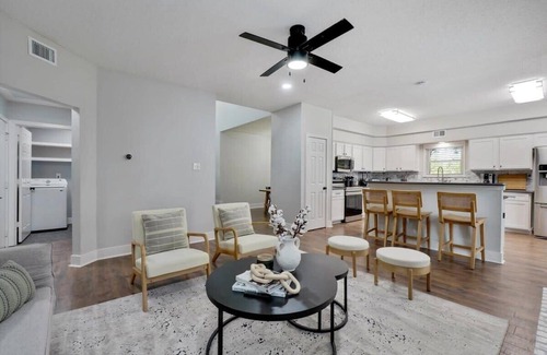 Flower Mound House | Tropical Pool Oasis - 5 BR, Foosbal, Cinema
