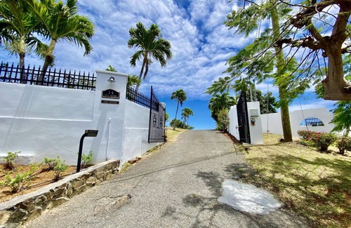 Estate Bakkero House | Tropical Private Gated Estate - Ocean, Island & Harbor Views!
