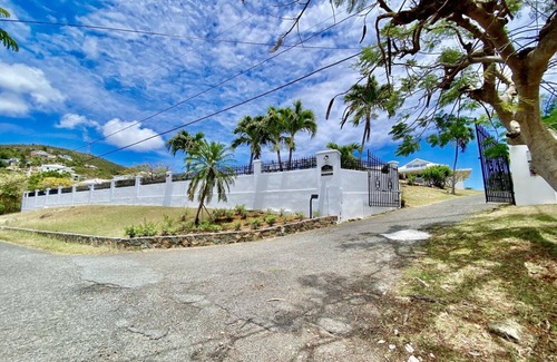 Estate Bakkero House | Tropical Private Gated Estate - Ocean, Island & Harbor Views!