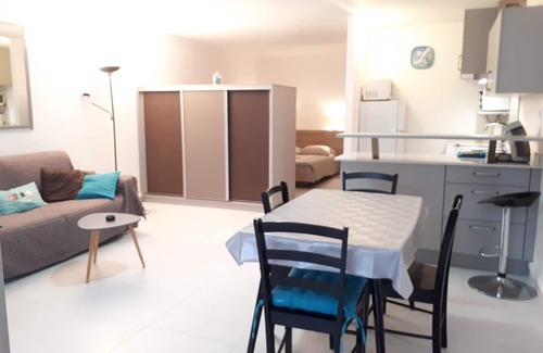 Boucan Canot Apartment | Tropical vacations in T1bis bungalow, 2 stars, beachfront in Boucan