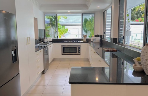 Kewarra Beach House | Tropical Retreat with Private Pool – Walk to Beach