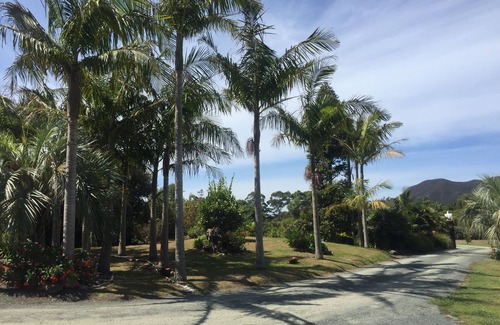 Pukenui Cottage | .Tropical Retreat.