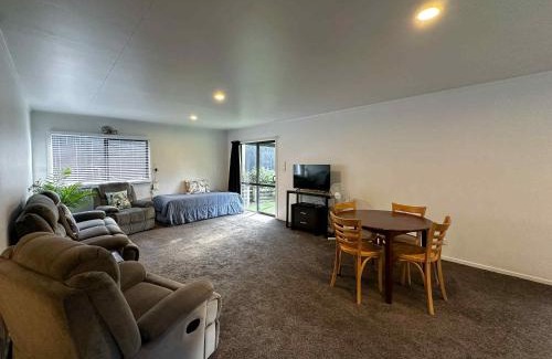 Pukenui House | Tropical Retreat