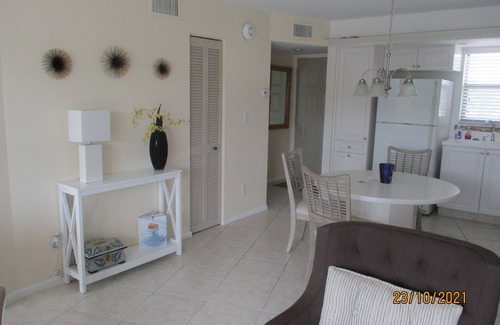 Marco Island Condo | Tropical Retreat with a View