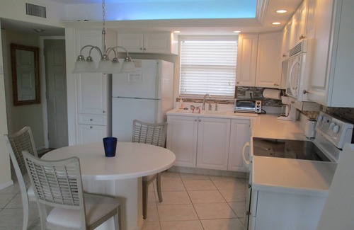 Marco Island Condo | Tropical Retreat with a View