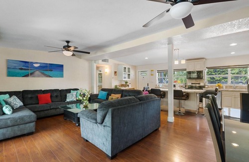 Sunset House | Tropical salt water pool home close to beaches,Hard Rock,Airport and Downtown!