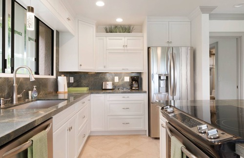 Keauhou Condo | Tropical Seaside Gem with Shared Pool, Hot Tub, & Easy Beach Access