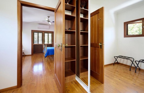 Cooktown Apartment | Tropical Styling