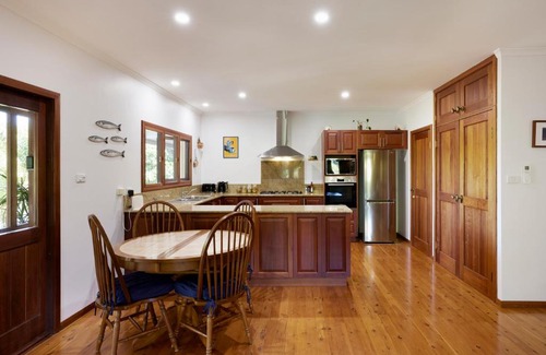 Cooktown Apartment | Tropical Styling