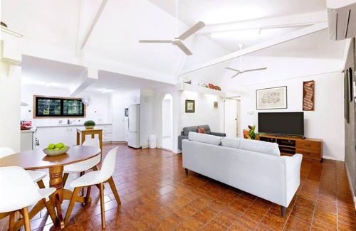 Nightcliff Cottage | Tropical Tranquillity Spacious Poolside Cottage