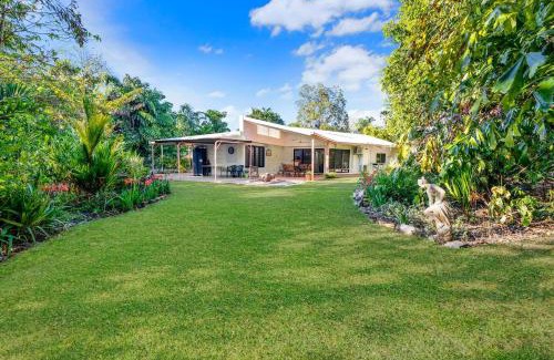 Nightcliff House | Tropical Tranquillity - Spacious Poolside Cottage