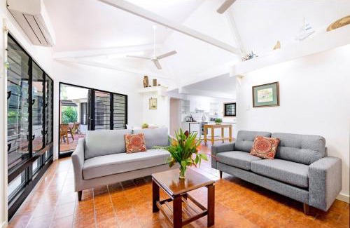 Nightcliff House | Tropical Tranquillity - Spacious Poolside Cottage