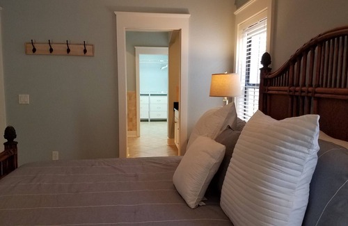 Emerald Waters Village Cottage | Tropical vibes only! 2 pools and short walk to private beach!