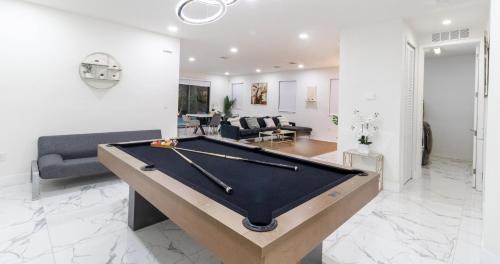 Golden Glades Villa | Tropical Villa wJacuzzi Big Terrace & Billiards