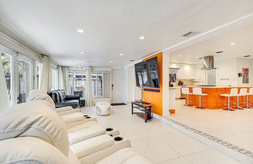 Nautilus Isle House | Tropical water front 2-bedroom 3 king beds house with heated pool & Sauna