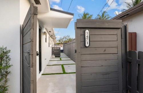 Melaleuca Gardens House | Tropical WaterFront Oasis