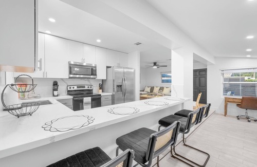 Melaleuca Gardens Apartment | Tropical Waterfront Oasis with Hot Tub Jacuzzi