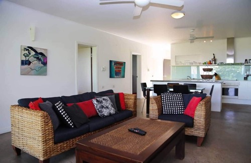 Mission Beach House | Tropika - Absolute Beachfront