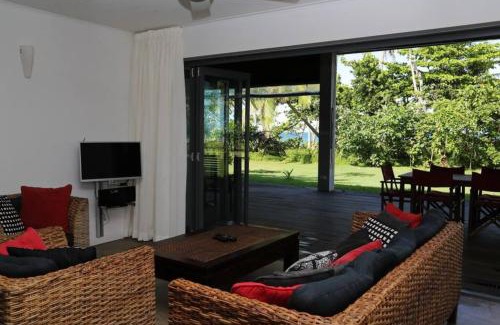 Mission Beach House | Tropika - Absolute Beachfront