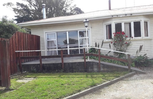 Ward House | Troqueer Farm Cottage - Rural idyll located between Blenheim & Kaikoura
