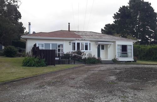 Ward House | Troqueer Farm Cottage - Rural idyll located between Blenheim & Kaikoura