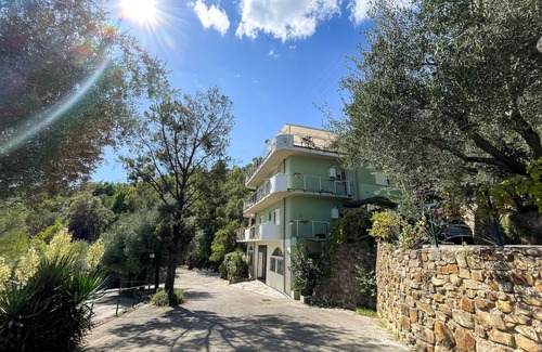 Salerno Apartment | Trotula Family Apartment Free Wi-Fi Olive Grove Free Parking Rela