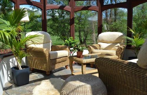 Llanvihangel Crucorney Bed & Breakfast | Trout Cottage B&B